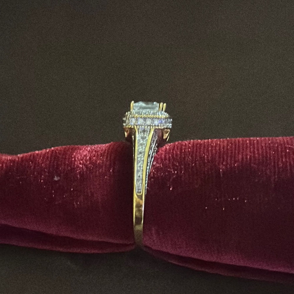 Elegant Gold and Silver Women's Ring - Picture 7 of 9